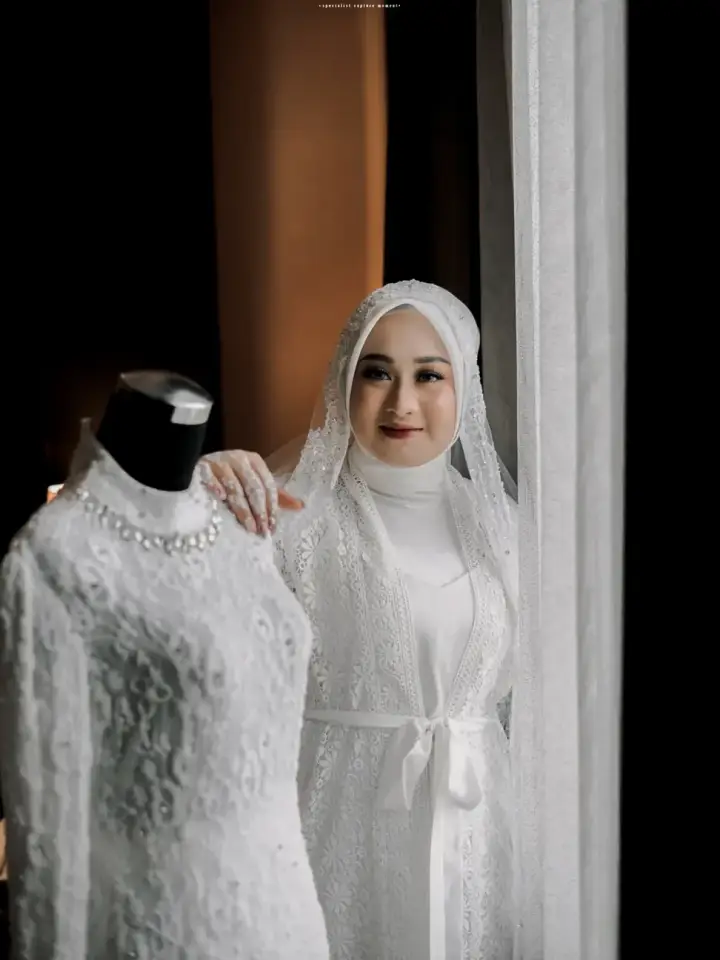 Attire custom Hak Milik The Gaun