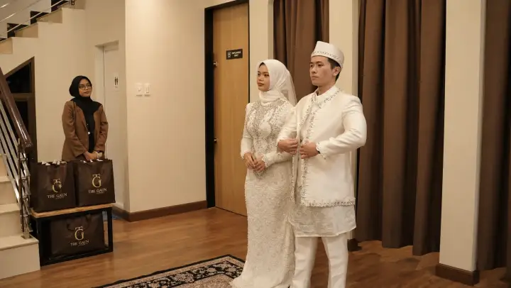 Proses pendampingan calon pengantin oleh tim The Gaun by Maya